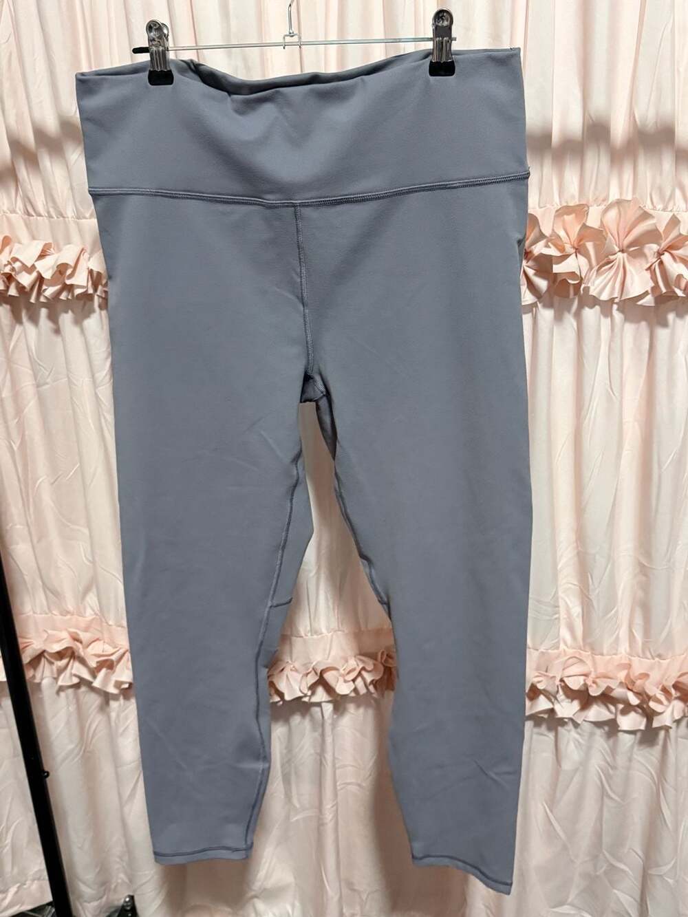 Fabletics Define PowerHold High-Waisted 23.5” inseamLeggings in Grey - XXL